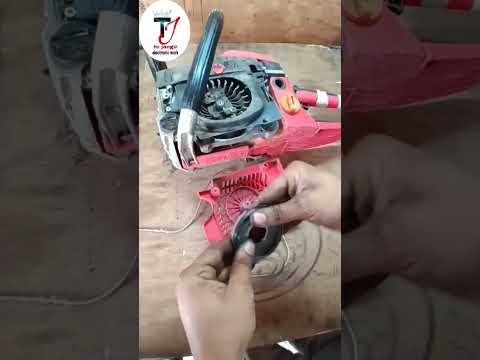 How to insert the spring of the kick panel of a petrol chain saw machine.