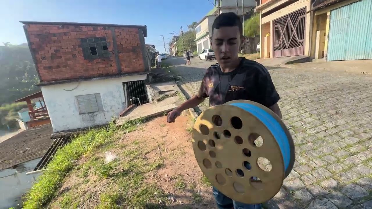 MAIKINHO CORTOU 6 PIPAS USANDO CARRETILHA GIGANTE 