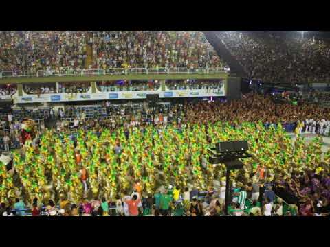 Bateria da Grande Rio encerrando o desfile - Carnaval 2018