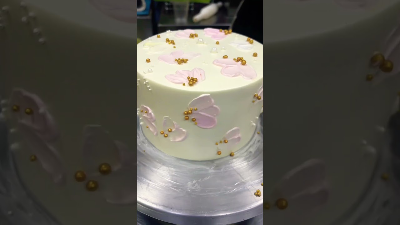 Designer Cake Classes Contact With Us : 9711484229 , 8700726389 #baking #cake #class