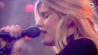 Rode Neuzen Dag: Emma Bale - Worth It (live bij Q)