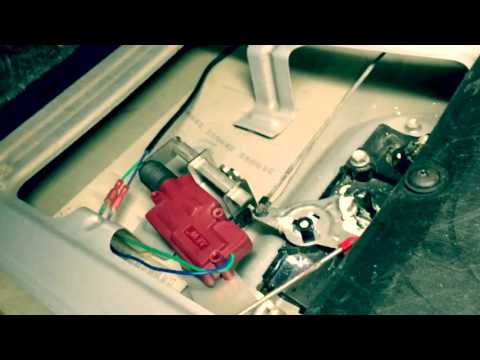 A Pop & Lock PL8521 Power Tailgate Lock for 05-12 Toyota Tacoma