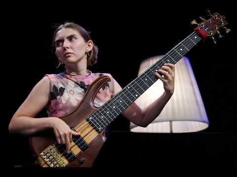 Algo más de Nina Feldgrill, esta vez en directo. Muy interesante este grupo. Saludos.