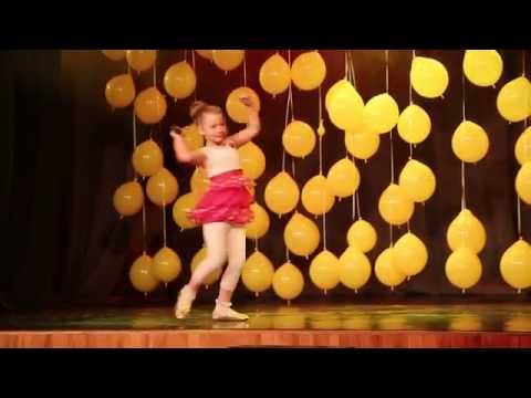 Dārta Elizabete Beitiņa dzied "Dulla diena"