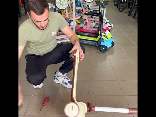 Дитячий триколісний самокат ETLA музика, підсвітка, сидіння, батьківська ручка Синій