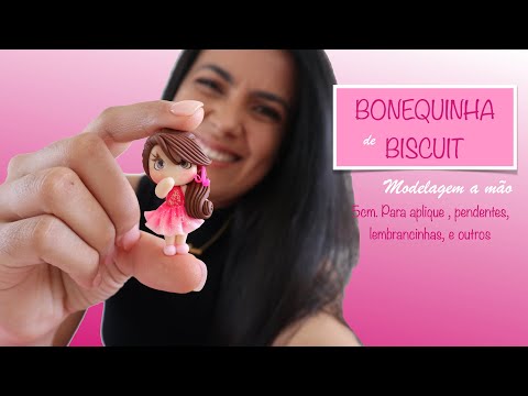 Bonequinha de biscuit para aplique, modelada a mão.