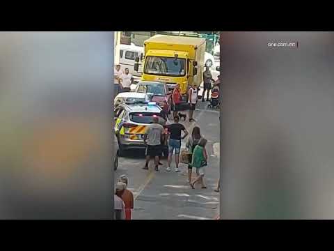 ŻEWĠ PERSUNI ARRESTATI FIL-ĦAMRUN WARA ARGUMENT B'SIKKINA