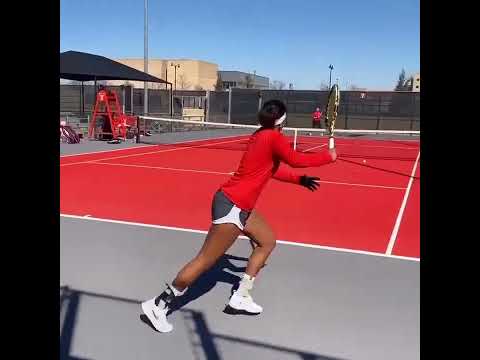 @leclercq_anaelle doing the @rafaelnadal 's signature shot. 🍌