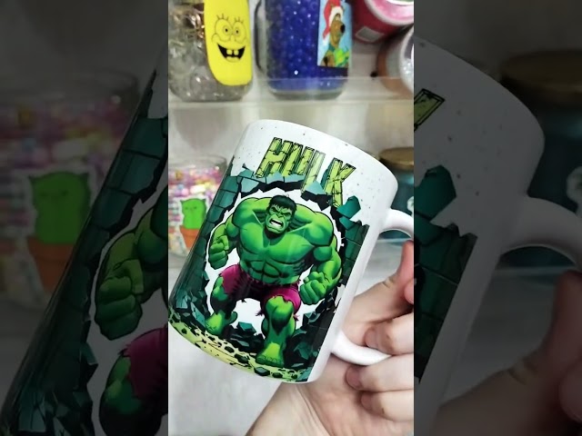 Vídeo relacionado con LolaPix Taza Hulk. Personalizada con Foto y Nombre. Tazas Infantiles plástico. 330 ml. Tazas Originales. Vasos Niños. Regalos Originales. HULK