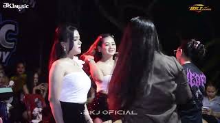 Download lagu WINDA GIGE // SEMBILU BERBISAH // BKJ MUSIK LIVE IN CIKEUSAL mp3