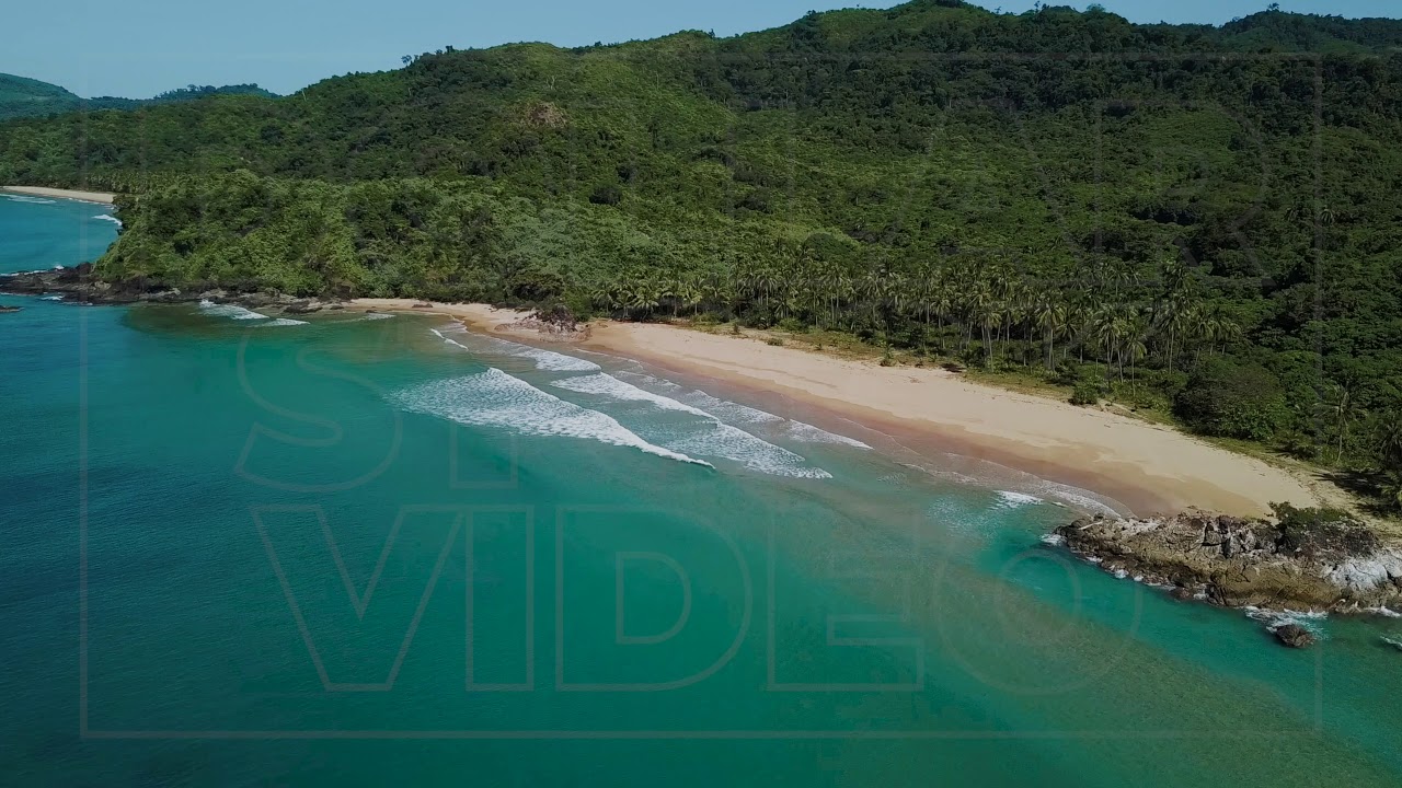 Beautiful Secluded Beach with Blue Ocean Waves | Stock Drone Footage of Beautiful Beaches | 4k 25fps