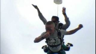 preview picture of video 'Gary the Exeter milkman - Byron Bay Skydive'