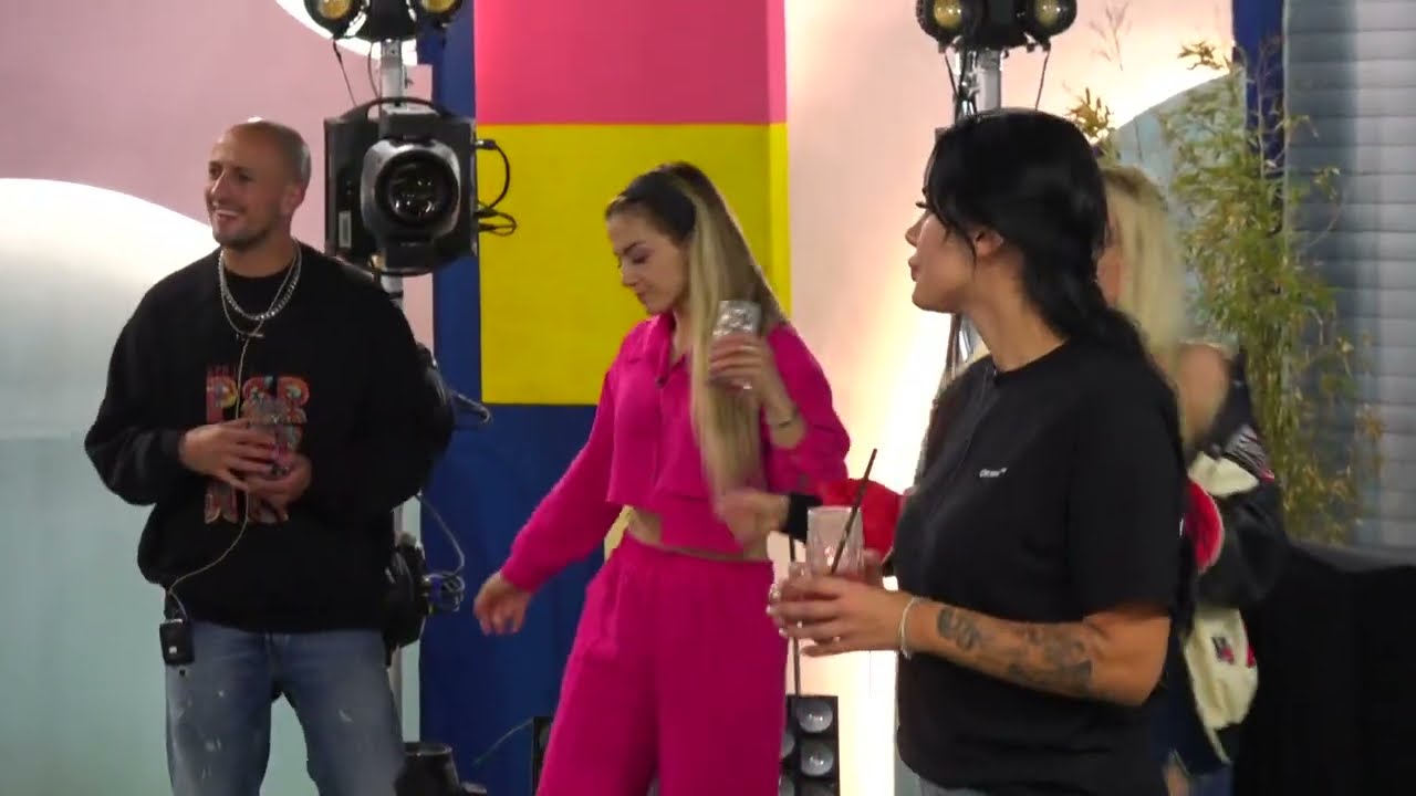 Festë nga Moloko/ Kërcimi sensual i vajzave