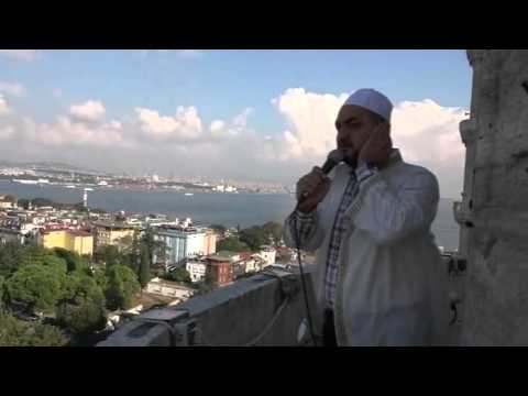 Sultan Ahmet minaresinden boğaz manzaralı ezan