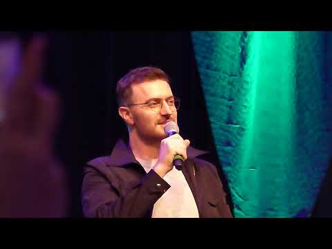 Richard Armitage singing Misty Mountains