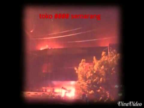 Kebakaran toko sepatu #### semarang