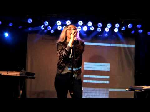 MNDR - Fade To Black - Live on Fearless Music HD