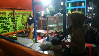 Download lagu Penjual Cantik Warung Pecel Lele Lamongan | Lokasi Depan Bank BRI Sekaran Kabupaten Lamongan mp3