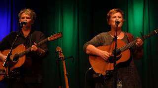 The Skin That I'm In          Performed By Chris While, Kellie While And Julie Matthews