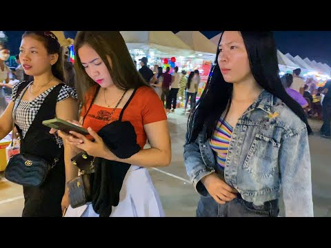 Walking tour around night market in Phnom Penh, Cambodia