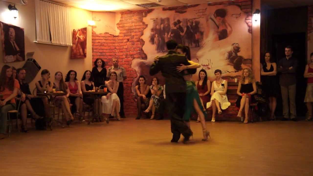 VLADIVOSTOK, Russia - 2/3 - Juliana Aparicio & José Almar - Por la huella