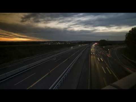 Sonnenuntergang im Zeitraffer über der Autobahn-Baustelle A96 bei Gilching (4k | Timelapse)