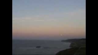 preview picture of video 'La Luna sale en Pendueles'