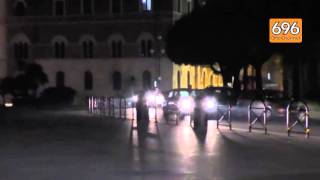 a-piazza-castello-nemmeno-una-caramella-illuminata-e-protesta