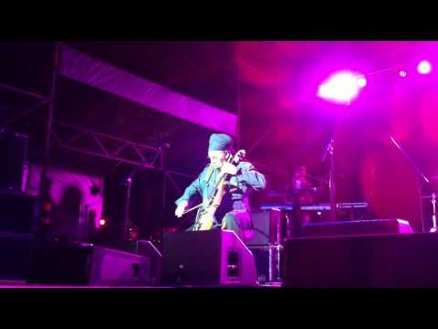 Stephan "Cat" Coore of Third World plays cello