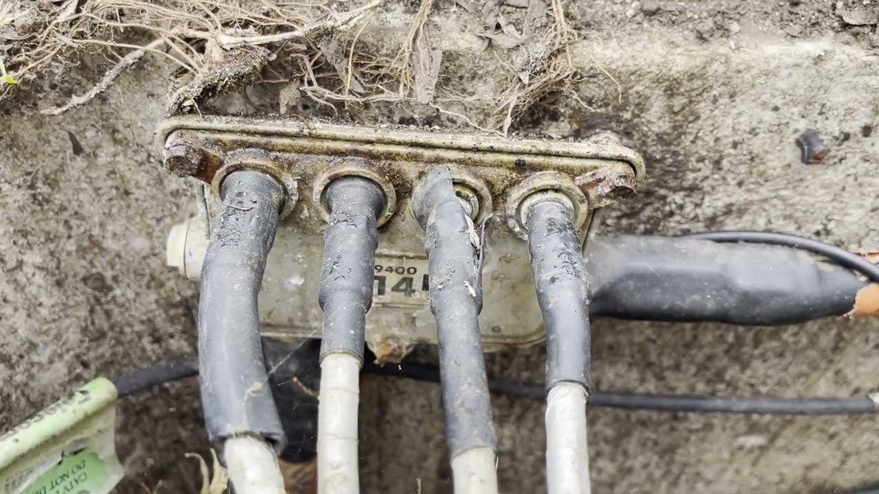 Corroded HFC street tap causing NBN dropouts in rain — Penshurst NSW infrastructure fault