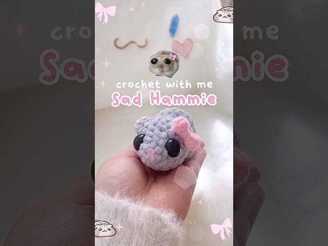 Vídeo relacionado con Vibbang Llavero De Hámster Triste, Llavero De Hámster Triste De Ganchillo Con Sonido, Meme Sad Hamster Plush, Diseño De Hámster Triste Hecho a Mano, Regalo Único Para Niños y Adultos