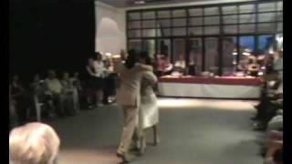 Roque Castellano y Giselle Gatica-Luján. "Por un beso de amor" Vals. Pamplona 2009.