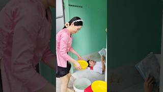 다시 💡 와서 대야 몇 개 분량의 물을 더 떠갈게요 😲🤣 #지우-지훈 #family #comedy