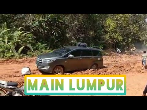 MOBIL INOVA DAN AVANSA MELEWATI JALUR LUMPUR