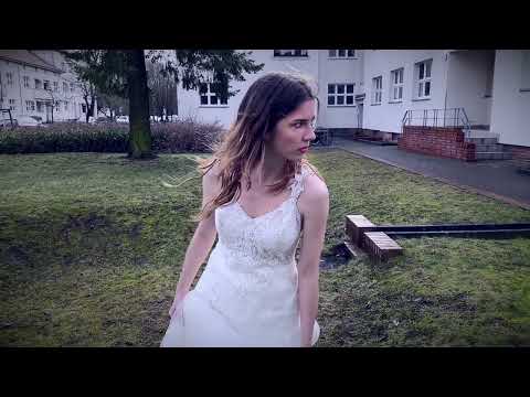 Theodor Shitstorm - Sie glaubt noch an Musik