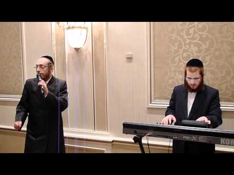 Arele Samet singing at Mincha Chadasha Violipol wedding