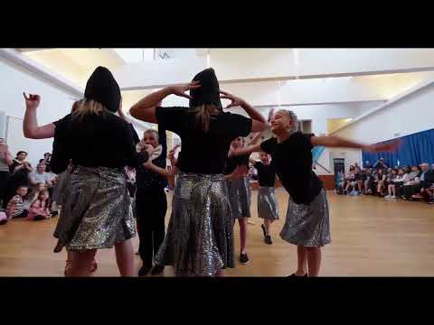 Taneční přehlídka Tanečního klubu SPARTA PRAHA 2025 - 03 - ZŠ Mikulova - Sám doma