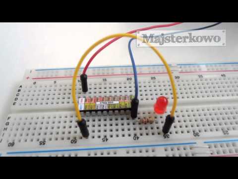 Dioda LED podłączona pod ATtiny2313