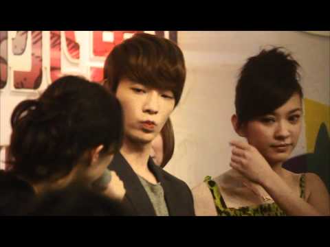[120216] cute Donghae @ Skip Beat fansign in SG