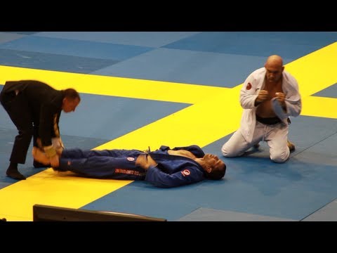 Roberto Godoi apaga Eduardo Telles na final do Absoluto no Pan 2013