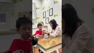 Download lagu Anak autis suka mainin bibir, suka gremeng, suka nyanyi enggak jelas! Gimana ya cara mengatasinya?? mp3