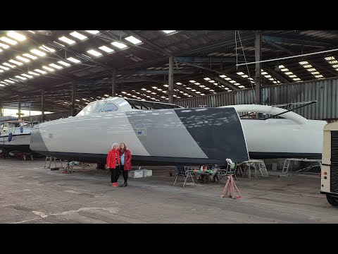 06.  Building 15m carbon performance catamaran - "CarbonBee"