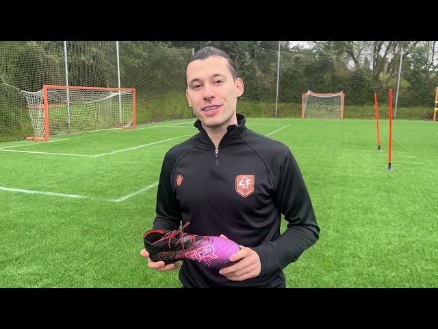 Vídeo relacionado con Puma - Future 8 Play MG, Zapatillas de fútbol Unisexo, Yellow Alert-Puma Black-Sun Struck,