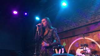 Yelle performs &quot;Bouquet Final&quot; at The Social
