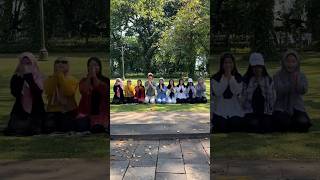 Download lagu Indonesian girls teach me how to dance “Saman” 🇮🇩 mp3