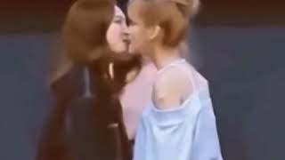 Twice nayeon and momo kiss!!