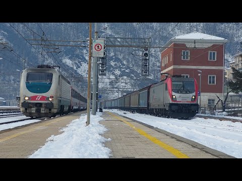 Treni a Ronco Scrivia dopo una fitta nevicata del 15 Febbraio