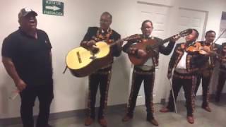 No llega el Olvido - Chuy Lizarraga con mariachi