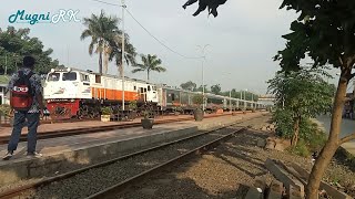 preview picture of video 'Kereta Terbaru di Tarik Lokomotif Muda | Argo Parahyangan Tambahan 11232 di Tarik CC 206 15 04'