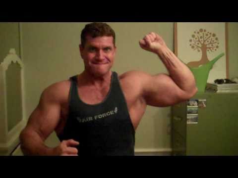 Muscle daddy shows you what a 20 inch arm looks like.